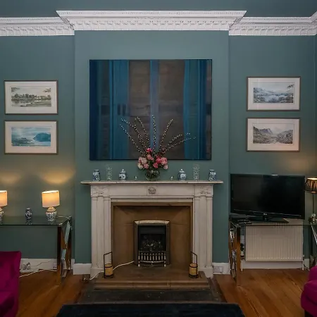 Cosy & Modern In Leith *