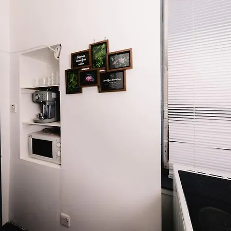 Cozy Old Town 4 Bedrm Apartament