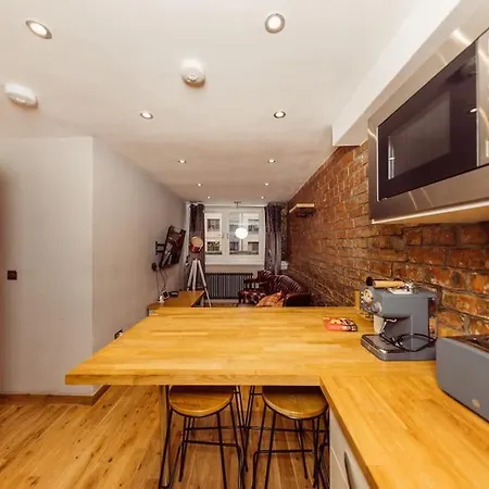 Superb Luxury Quality Central On Canal