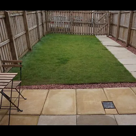 Semesterbostad Peaceful, Lovely And Modern, Entire House Edinburg