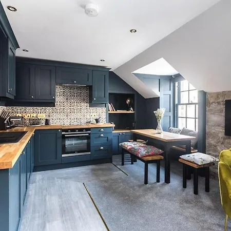 Boutique Castle View 3 Bedroom * Edinburgh
