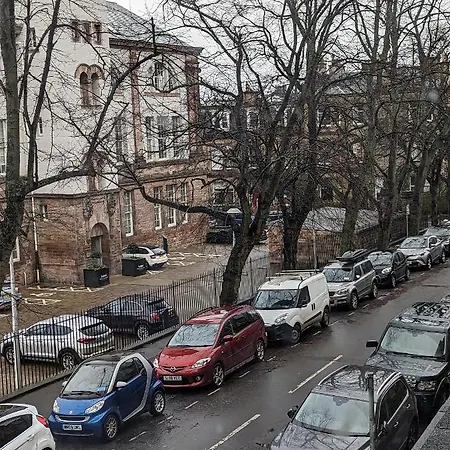 Apartment Huge In The City
