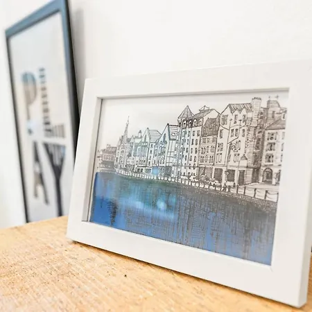 Cheerful Stays: Spacious Flat In Vibrant Leith *