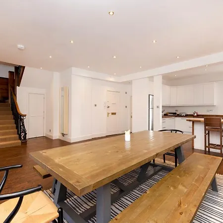 The Castle Duplex - 5 Bed Old Town Edimburgo