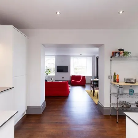 Minimalist New Town - Private Entrance Apartment *