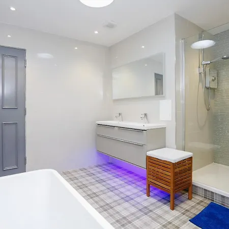 Fabulous 5 Double Bedroom Old Town *