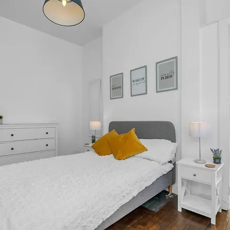 Spacious & Modern 1 Bedroom Flat - Near Centre & Arthur Seat