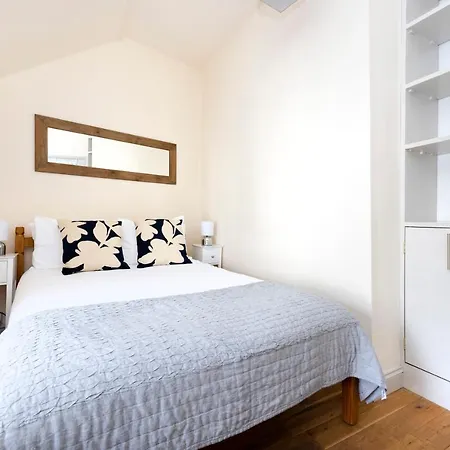 Joivy Cute House With Courtyard Semesterbostad Edinburg