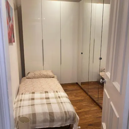 Lovely Main Door 2 Bed דירה אדינבורו