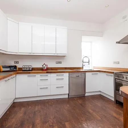 The Castle Duplex - 5 Bed Old Town