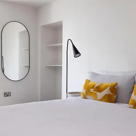 Minimalist New Town - Private Entrance Apartment *