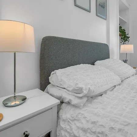 Spacious & Modern 1 Bedroom Flat - Near Centre & Arthur Seat * 爱丁堡