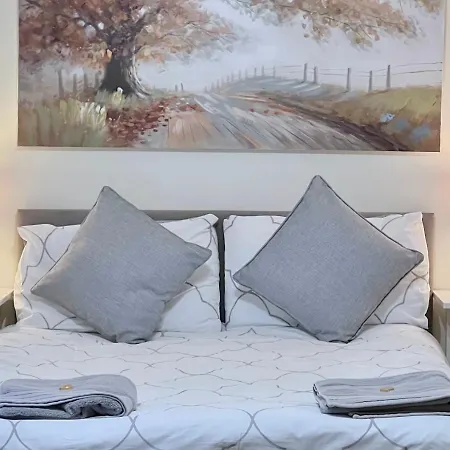 Roost Hill - Free Parking Zone