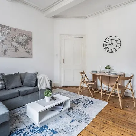 Centre 2 Bedroom Flat - Close To Haymarket Train Station. Appartamento *
