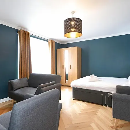 شقة Spacious 4br Centre W/ Free Parking *