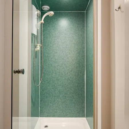 Vibrant Leith Flat *