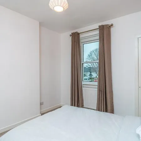 Pass The Keys Cosy And Spacious 2 Beds Flat With - Free Parking Apartment *