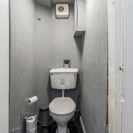 Centre 2 Bedroom Flat - Close To Haymarket Train Station. * Edimburgo