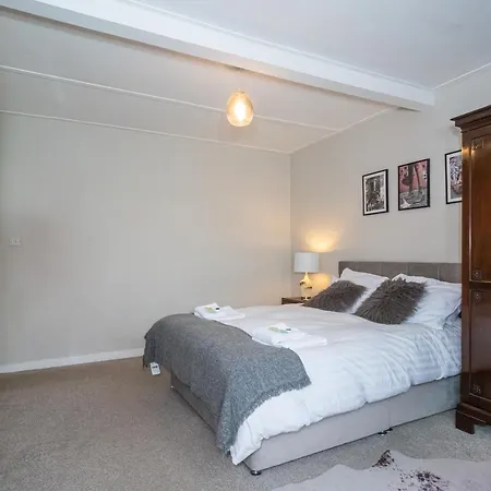 Pass The Keys Cosy And Spacious 2 Beds Flat With - Free Parking Apartment