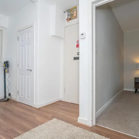 Pass The Keys Cosy And Spacious 2 Beds Flat With - Free Parking Apartment