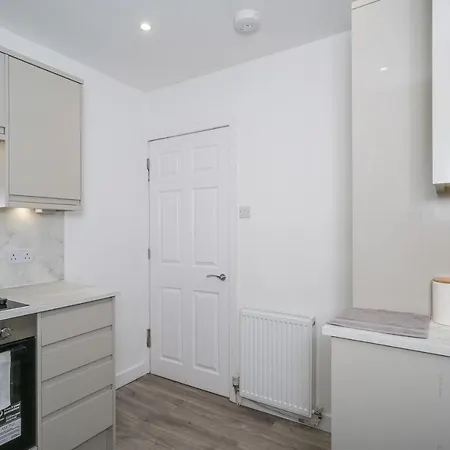 Pass The Keys Cosy And Spacious 2 Beds Flat With - Free Parking Apartment *