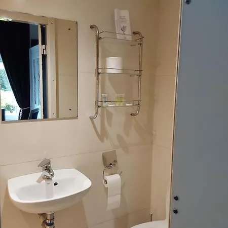 East Claremont Guest house 4*