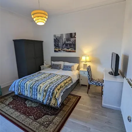 Bright Close To City Centre Rum i privatbostad