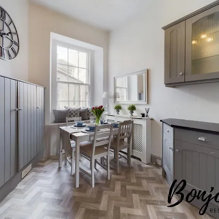 Montaigne - 2 Br-1ba In Stockbridge By Bonjour Residences * Edinburgh