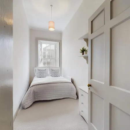 Apartment Stylish & Modern 2 Bedroom - Stockbridge.