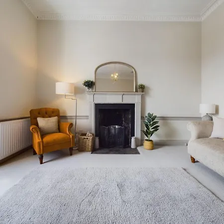 Stylish & Modern 2 Bedroom - Stockbridge. Apartment *