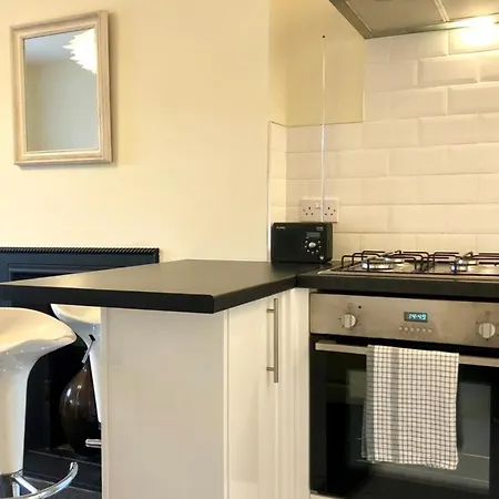Cosy Bright And Modern 1 Bedroom Centre Flat Apartment *