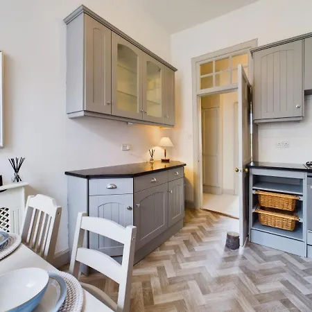 Apartment Stylish & Modern 2 Bedroom - Stockbridge.