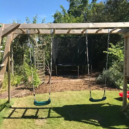 Gorgeous Family 15 Mins From Centre Villa