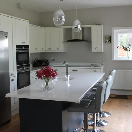 Gorgeous Family 15 Mins From City Centre Villa *