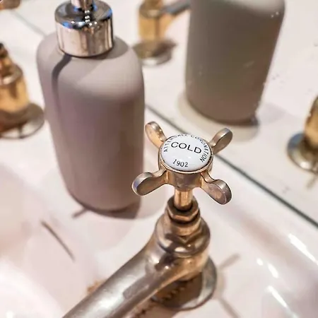 Stylish 1 Bedroom דירה