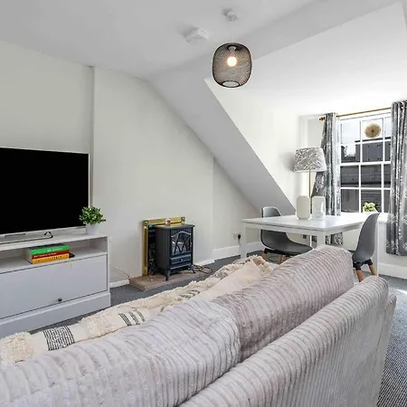 Stylish 1 Bedroom דירה