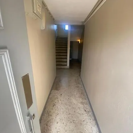 Apartament Steps Away From The Action Edynburg