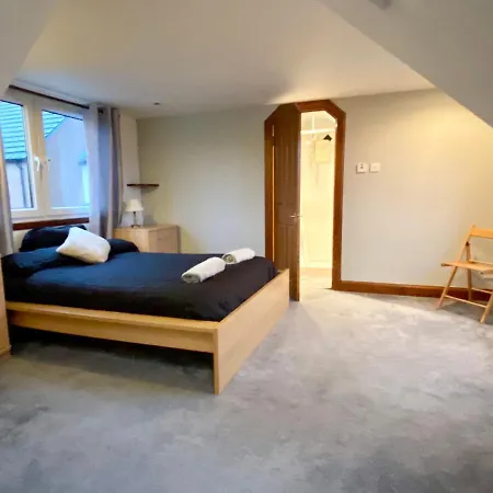 Cosy 2 Bedroom With Free Parking Near * Edynburg