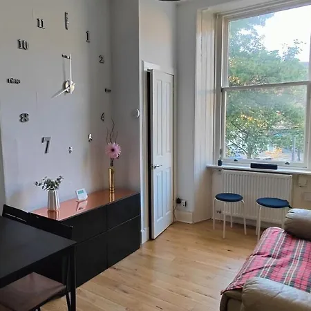 The Butterfly Apartment, Lägenhet Edinburg