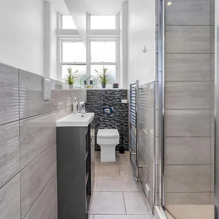 Modern 1 Bedroom Centre - Ground Floor Entrance - Stockbridge * Edinburgh