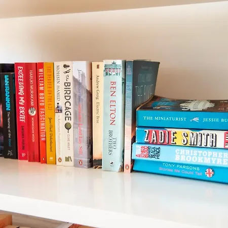 Modern Royal Mile 2 Bed Flat - Pass The Keys إدنبرة