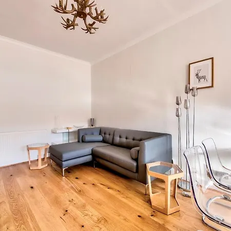 Modern Royal Mile 2 Bed Flat - Pass The Keys شقة إدنبرة