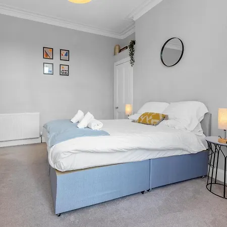 Cheerful Stays: 2 Bedroom Sleeps 6 Edimburgo
