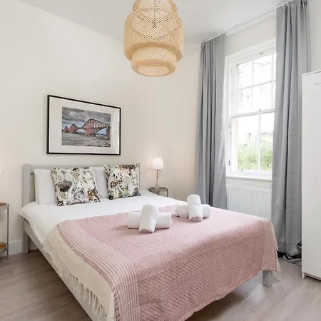 The Tron Square Эдинбург