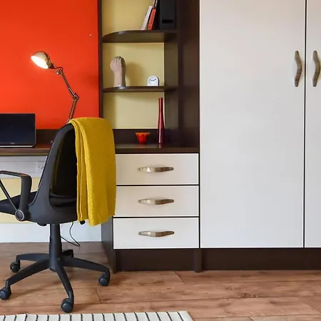 And Ensuite Bedrooms With Shared Kitchen At Fountainbridge In *