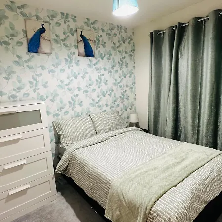 Vila Modern 3 Bed With Free Parking And Garden Close To Center And Airport