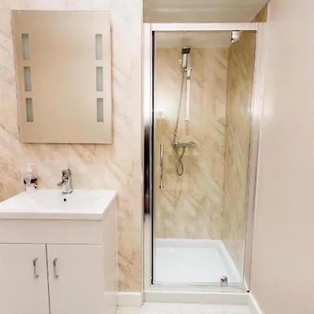Entire, & Fully- Equipped Flat, West End Apartamento *