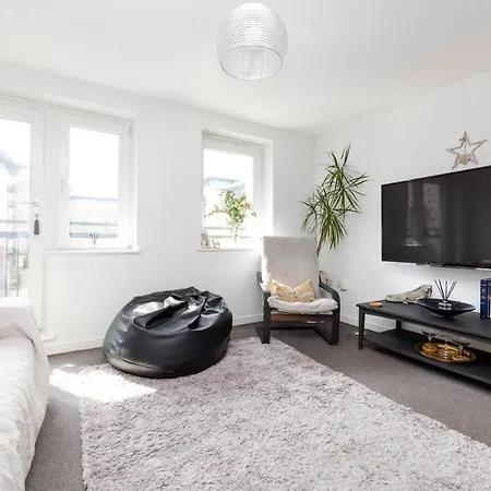 Altido Stylish Flat With Free Parking 아파트 *