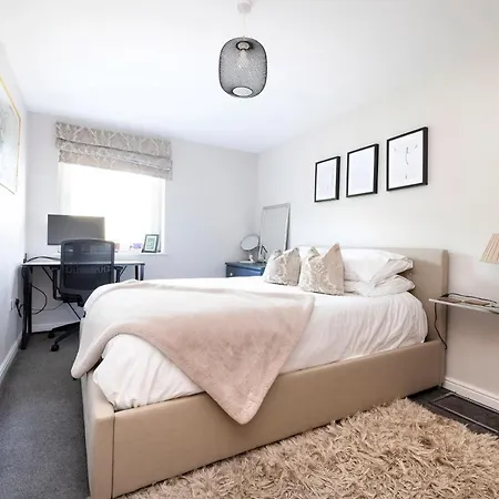Altido Stylish Flat With Free Parking