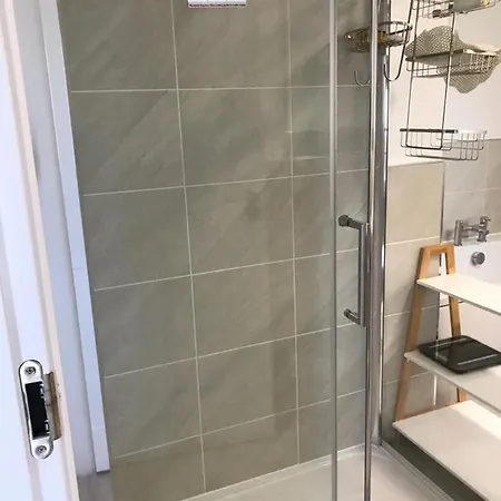 Large En Bedroom With One Double Bed No Breakfast Provided Penzion 3*